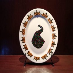 DECORATIVE OR ORNAMENTAL PORCELAIN PLATE PAINTED BY HAND.