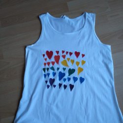 Camiseta tirantes arcoiris corazones