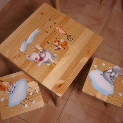 Customizable children's table and chairs set