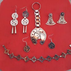 Set of Mapuche bracelets, earrings and keychain