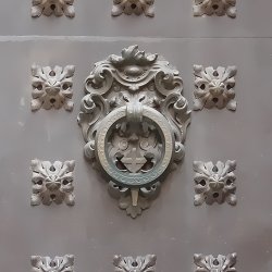 Ornamentos (detalle puerta Ciutat Vella en Barcelona)