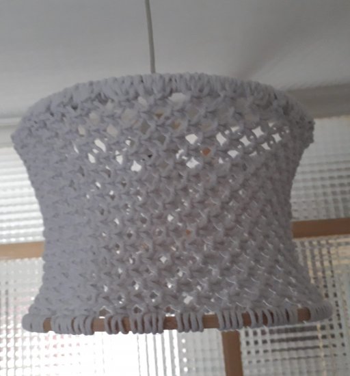 Pendant lamp / lampshade made in macrame